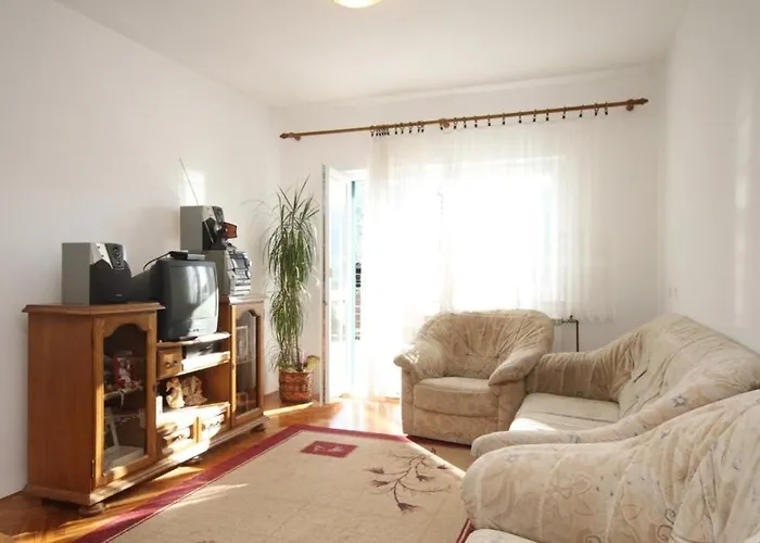 Appartement With A Parking Space Grebastica, Sibenik - 8367 *